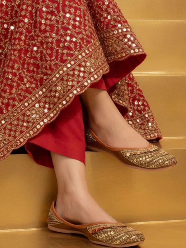DESI COLOUR Women Copper-Toned Ethnic Mojaris Flats