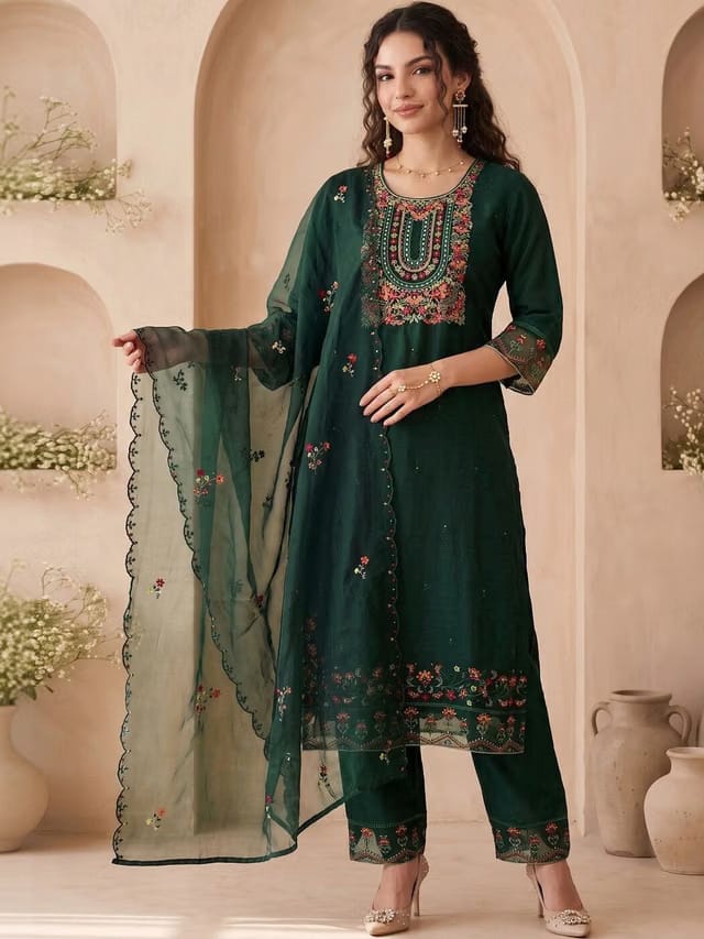 Women Floral Embroidered Regular Thread Work Pure Silk Kurta with Trousers & With Dupatta