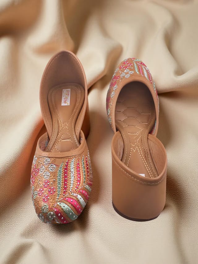 MIRAYA IMPEX Women Embellished Ethnic Mojaris Flats