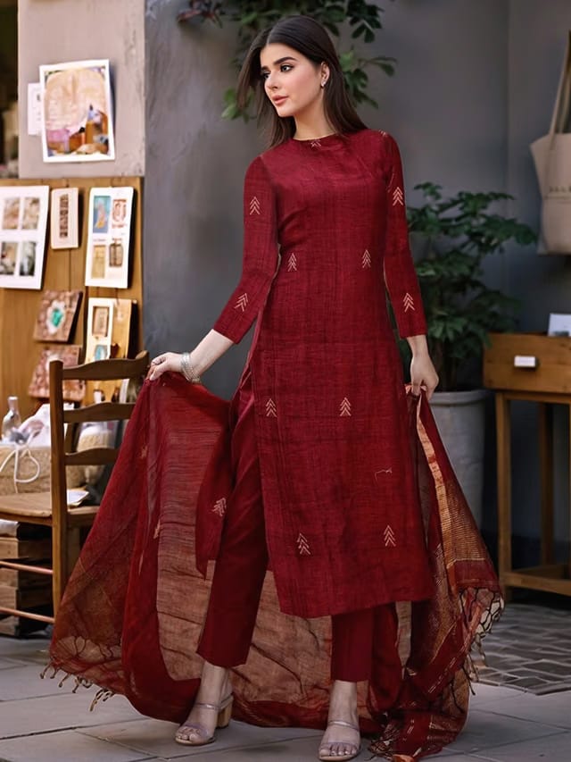 Women Printed Straight Kurta with Trousers & Dupatta
