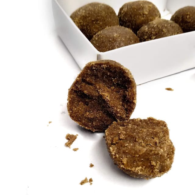 Kotamamba Foods Bellam Minapa Sunnundalu / Black Gram / Jaggery Urad Dal Laddu - Home Made 250 Grams (6 Pieces)