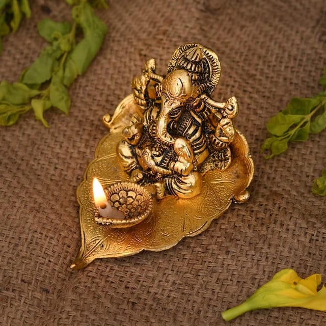 Collectible India Ganpati Return Gift Ganesh Idol on Leaf Gift - Ganesha with Diya