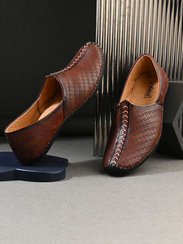 Sutra Men Woven Design Round Toe Lightweight Ethnic Rajasthani Mojaris