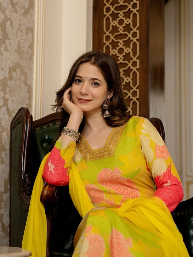 Floral Printed Square Neck Straight Kurta With Trousers & Dupatta