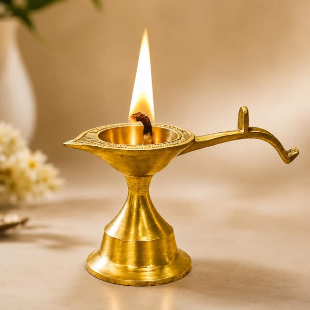 Kitchen Expert Brass Aarti Diya with Handle