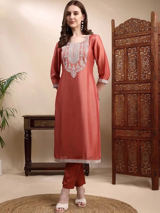 Women Embroidered Thread Work Kurta