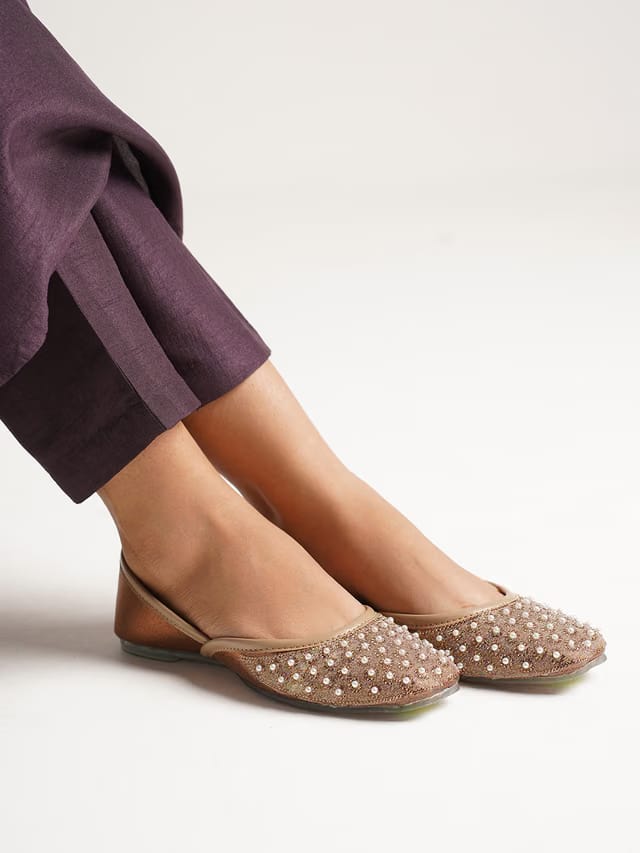 Women Ethnic Jutti Embllished Mojari Bellies Slip-On Embellished Shoes
