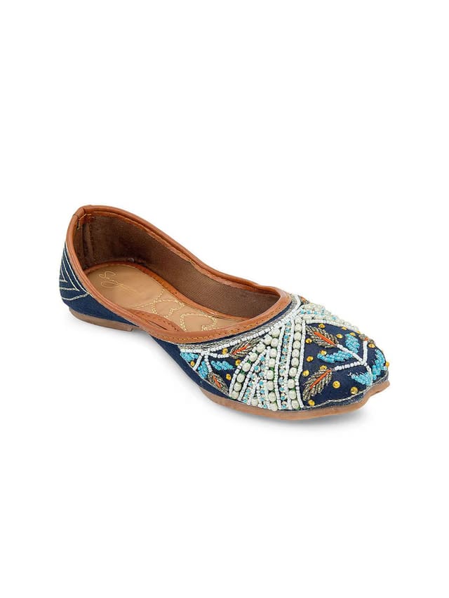 Sangria Women Embellished Mojaris