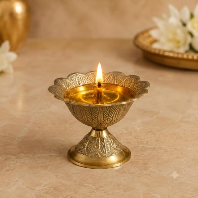 Pure Source India Brass Akhand Diya/Oil Lamp for Pooja, Mandir and Home Decoration (L-2.75inch)