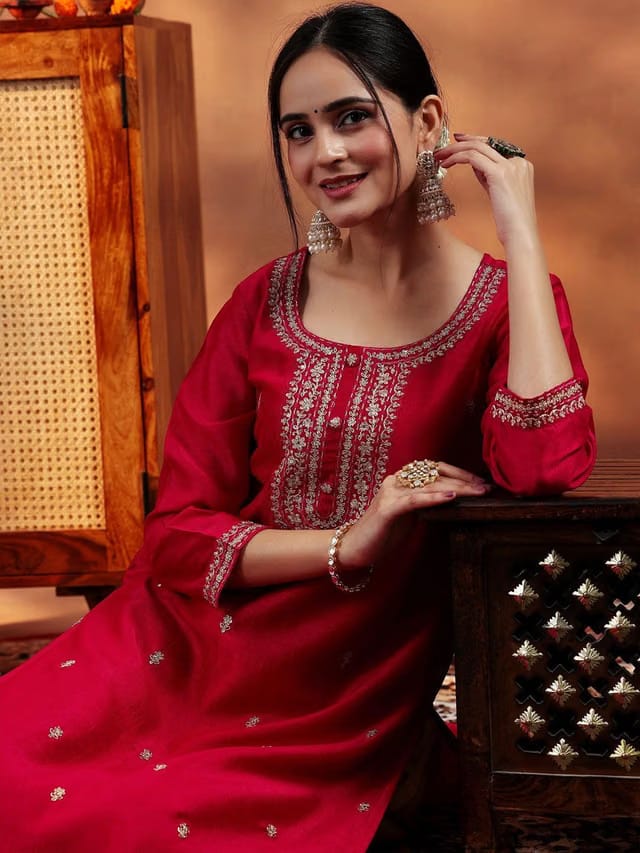 Women Floral Embroidered Round Neck Zari Silk Kurta