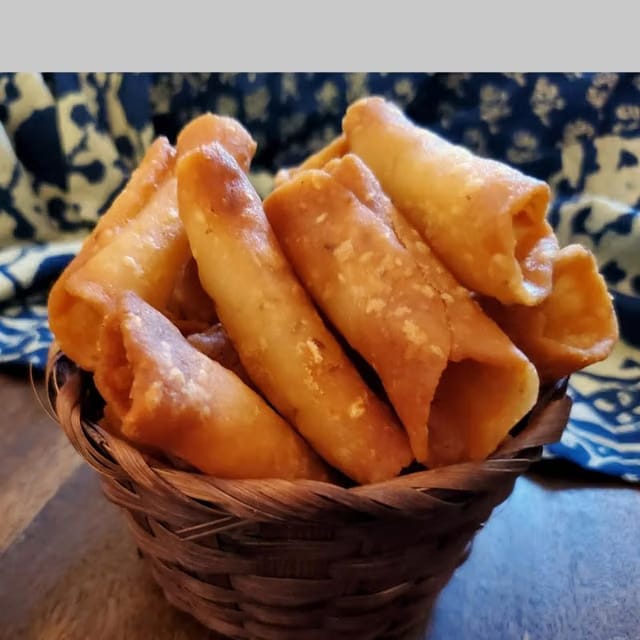 CRUNCHIZZ KUZHALAPPAM SPICY I Crunchy, Authentic Kerala Snack I No Artificial Additives I Perfect Tea-Time Bites I Pack