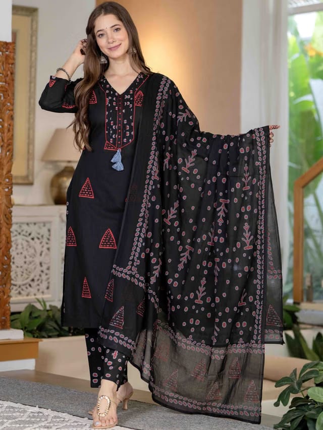 Women Pure Cotton Embroidered Kurta Sets With Dupatta