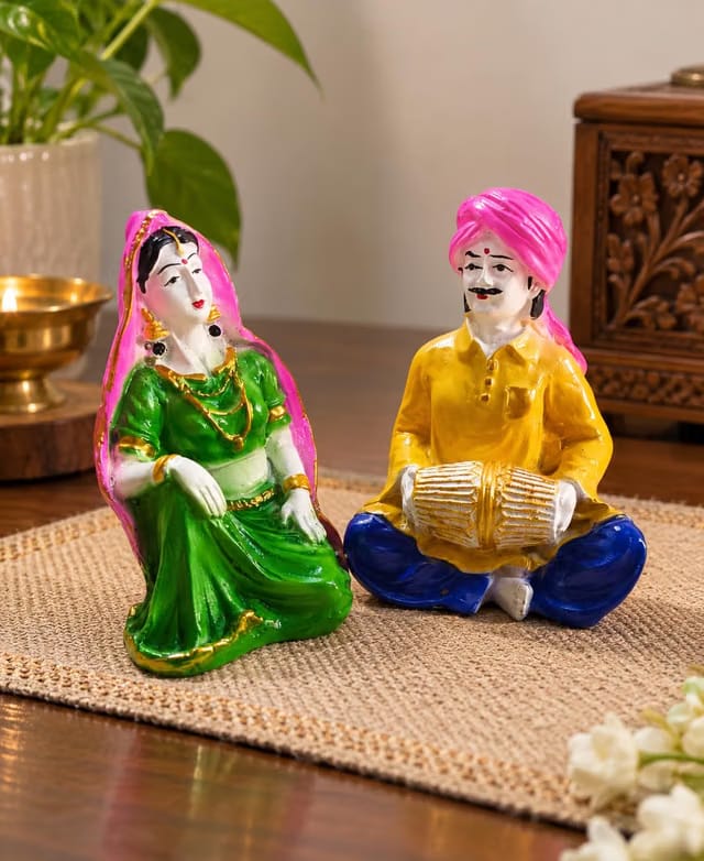 Pack of 2 Indian Couple Resin Showpieces, Traditional Man and Woman Figurines with Dholak