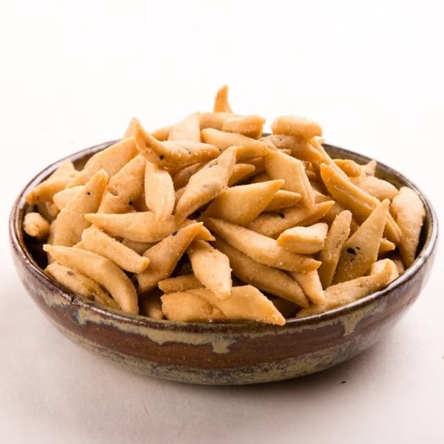 Vishvanetre Indian Snacks Homemade Healthy Wheat Mathri Crispy Matthi - Fresh Tea Time Snacks