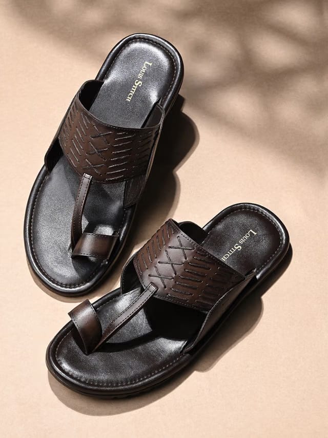 LOUIS STITCH Men Kolhapuri Style Lightweight Toe Ring Leather Sandals