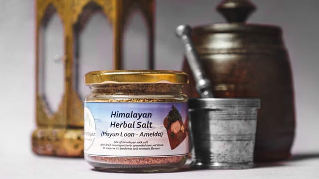The Himalayan Herbal Salt 200 gm Natural Blend of Rock Salt & Medicinal Herbs Flavor Enhancer Rich in Minerals &