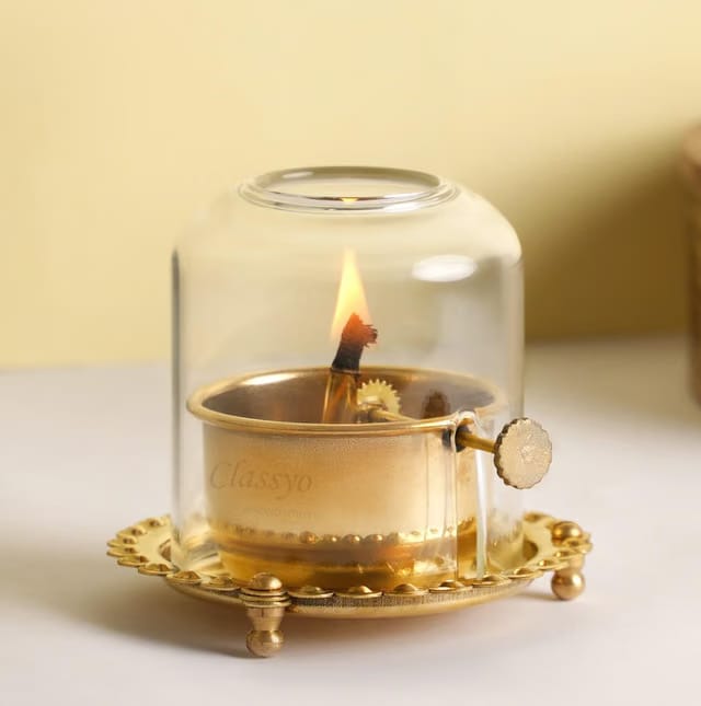 Classyo Brass Akhand Diya with Adjustable Bati, with Screw Lever for Puja, Borosilicate Glass (4 inch