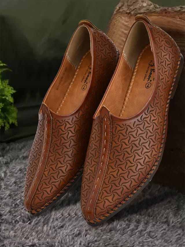 Big Boon Men Textured Mojaris Casual Shoes
