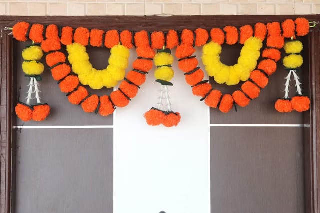 ® Reusable Artificial Flowers Hanging Garlands with Mango Leaf