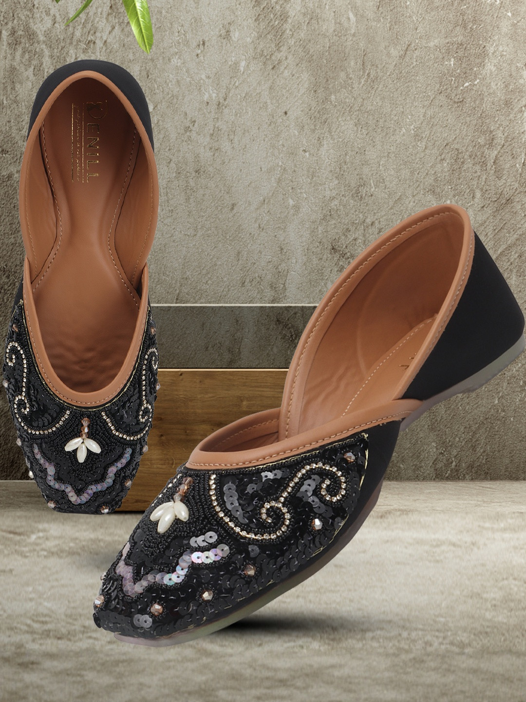 Denill Women Ethnic Embellished Mojaris