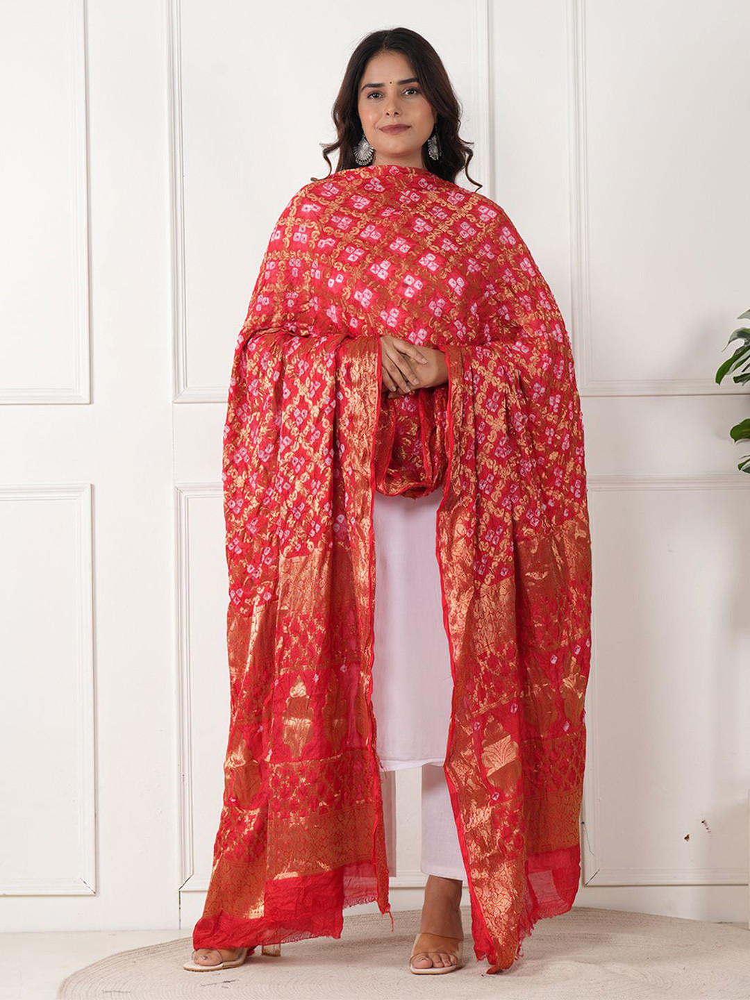 ZOOMBIE Bandhani Printed Banarasi Silk Dupatta