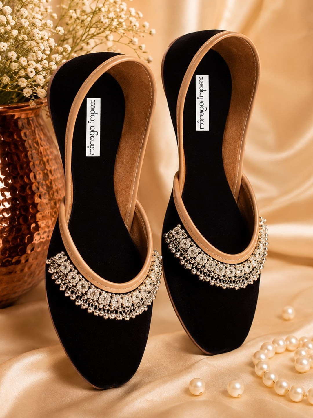 MIRAYA IMPEX Women Embellished Ethnic Mojaris Flats